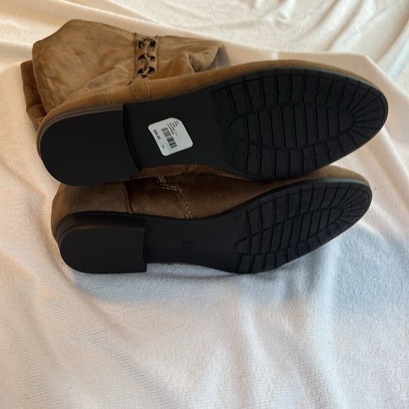 Never worn camel colored wide calf boots - size 9w - Picture 3 of 5